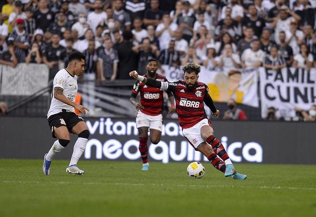 Imagem da noticia Corinthians x Flamengo: onde assistir, escalações e desfalques