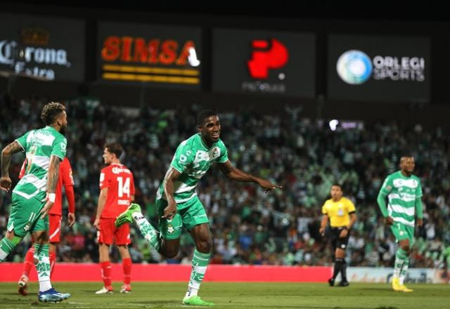 Imagem da noticia Corinthians encaminha contratação do zagueiro equatoriano Félix Torres