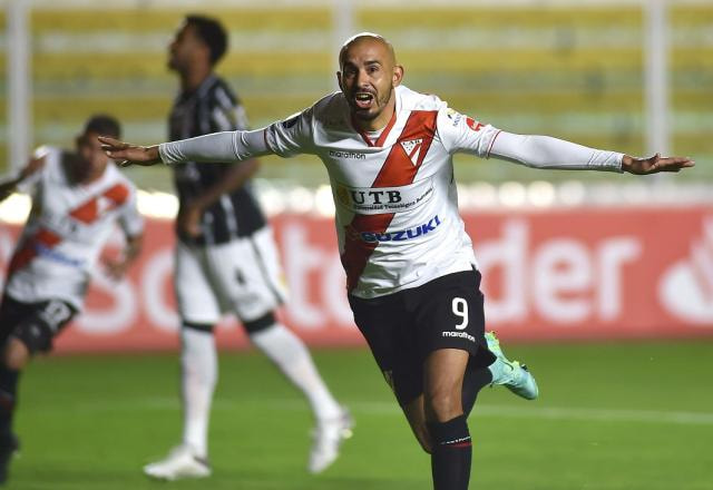Imagem da noticia Apático na altitude, Corinthians perde para Always Ready na Libertadores