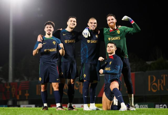Imagem da noticia Cristiano Ronaldo "esquece" crise no United e foca em Portugal: "Grupo unido"