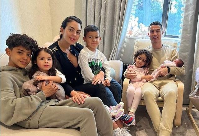 Imagem da noticia Cristiano Ronaldo diz que Georgina e filha estão em casa: "Gratos pela vida"