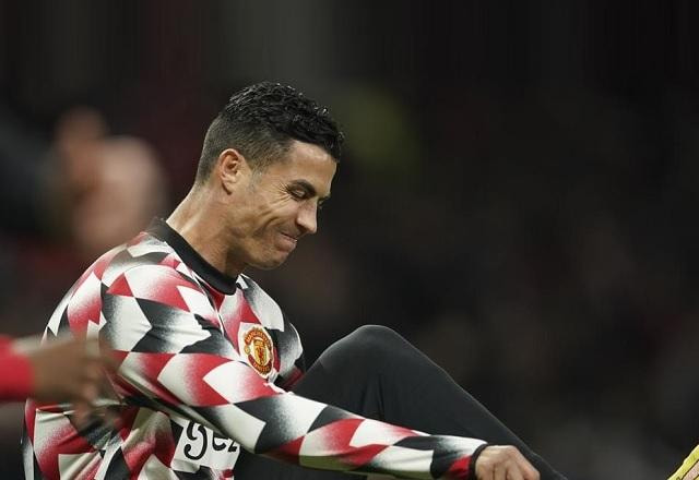 Imagem da noticia Cristiano Ronaldo é afastado do Manchester United e não vai a campo contra o Chelsea