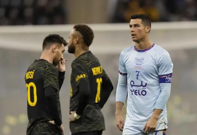 Imagem da noticia Cristiano Ronaldo posta foto com Messi após amistoso: "Bom ver velhos amigos"