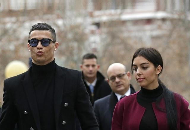 Imagem da noticia Cristiano Ronaldo revela que guarda as cinzas do filho em casa: "Falo com ele"