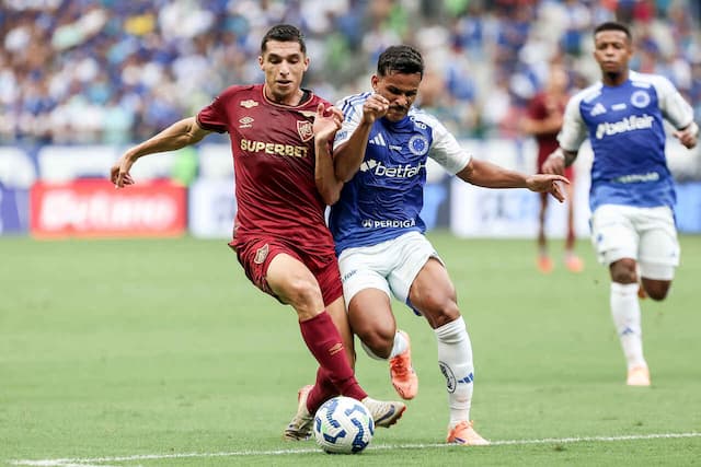 Cruzeiro e Fluminense ficam no 0 a 0 em jogo com VAR polêmico Cruzeiro e Fluminense ficam no 0 a 0 em jogo com VAR polêmico