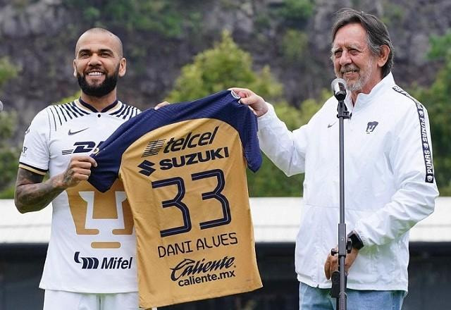 Imagem da noticia Reforço do Pumas, Dani Alves exalta cultura mexicana: "Assistia Chaves"