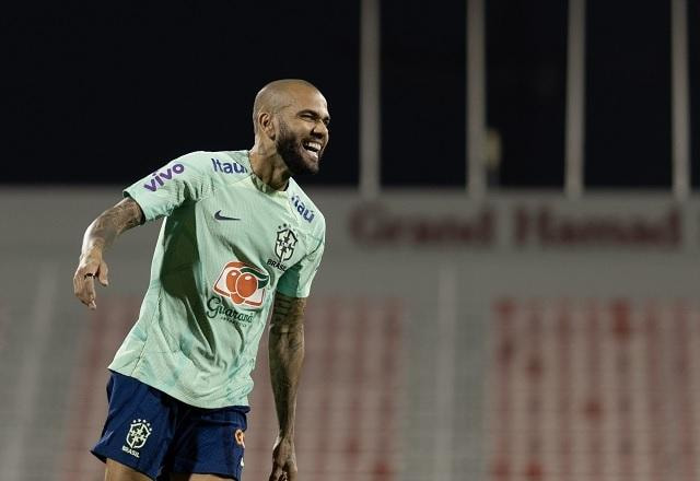Imagem da noticia Daniel Alves ironiza análises sobre futebol: "Blá, blá, blá"