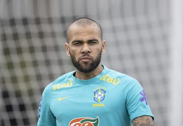 Imagem da noticia Daniel Alves sonha com Copa e diz que Brasileirão e Mexicano são "a mesma coisa"