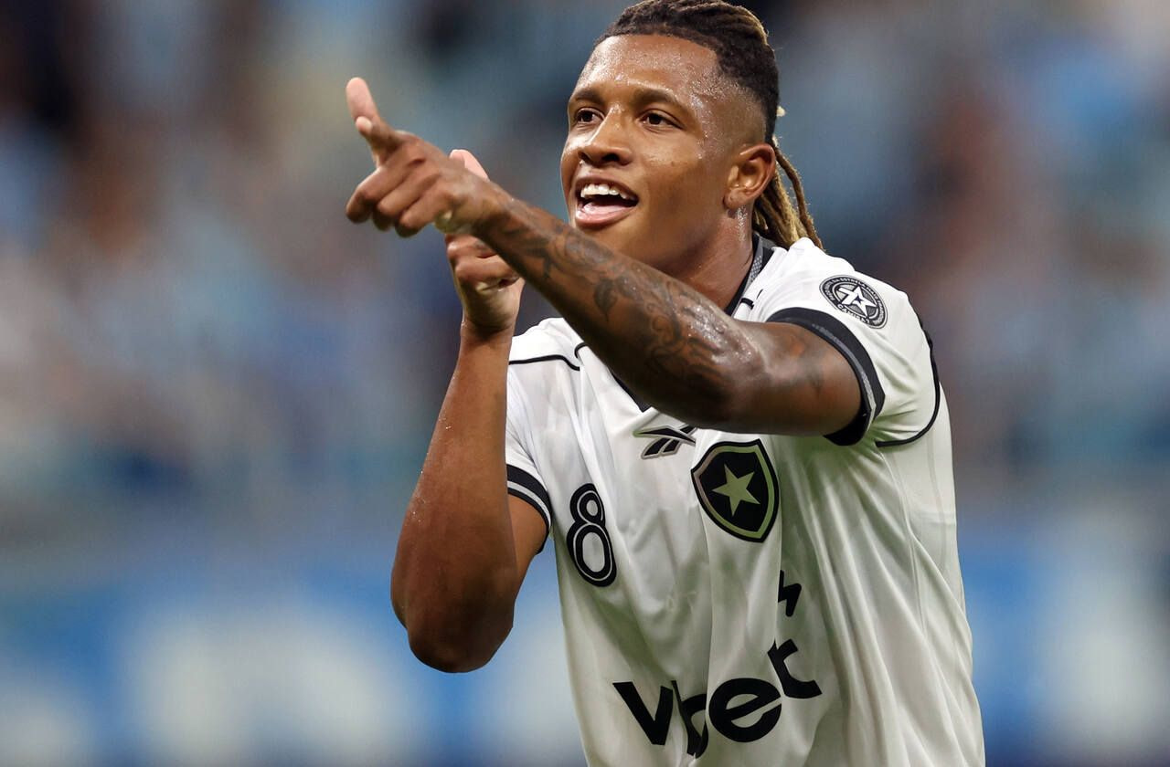 Imagem da noticia Danilo vive fase artilheira e tem melhor início de temporada da carreira