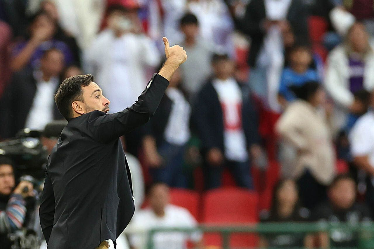 Imagem da noticia Davide explica uso de formação com três volantes e “atraso” para mudar o Botafogo