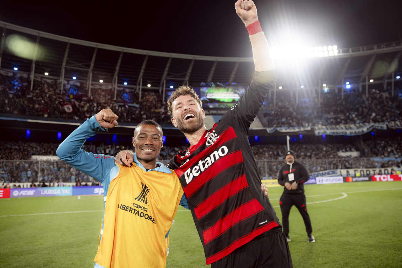 Imagem da noticia Flamengo desembarca no Rio após classificação para final da Libertadores