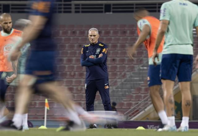 Imagem da noticia De olho na Croácia, Tite fecha treino e "esconde" situação de Alex Sandro