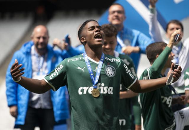 Imagem da noticia Decisivo em título do Palmeiras, Endrick fala sobre futuro: "Confio no Abel"