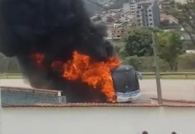 Imagem da noticia Delegação do Vasco sub-14 escapa ilesa de incêndio em ônibus