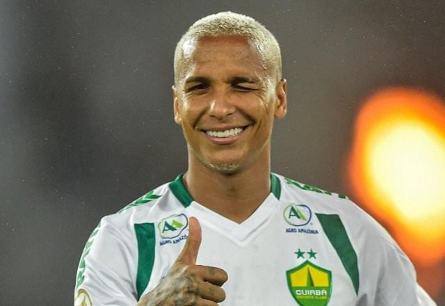 Imagem da noticia Jogador do São Raimundo diz que Deyverson, do Cuiabá, humilhou adversários