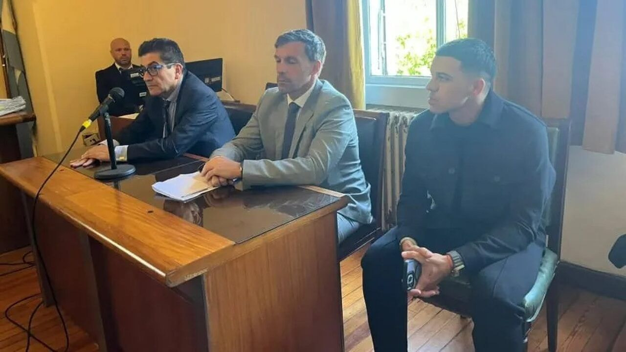 Imagem da noticia Jogador do Peñarol desmaia após condenação por abuso sexual