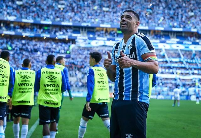 Imagem da noticia "Ou jogo no Grêmio ou encerro a carreira", diz Diego Souza