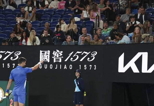 Imagem da noticia Tenista número 1 do mundo rebate torcedor: "Vem cá e diz na minha cara"