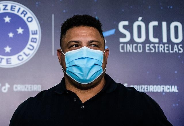 Imagem da noticia Dono do Cruzeiro, Ronaldo quer ter "resenha" com John Textor, do Botafogo