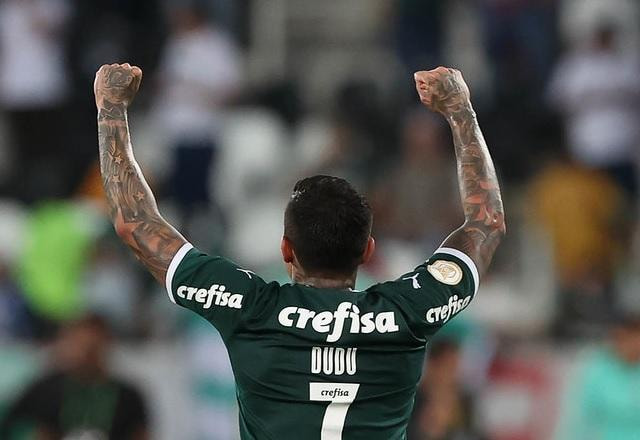 Imagem da noticia Dudu é tricampeão brasileiro pelo Palmeiras e consolida idolatria