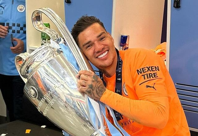 Imagem da noticia Ederson é eleito melhor goleiro do mundo pela Fifa no The Best