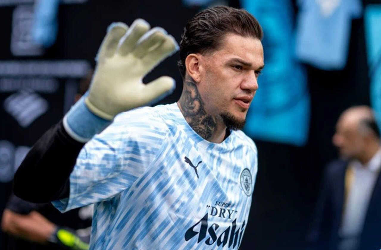 Imagem da noticia Manchester City encaminha venda do goleiro Ederson para clube turco