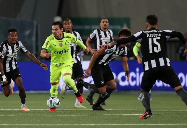 Imagem da noticia Endrick brilha, e Palmeiras vira sobre o Botafogo após desvantagem de três gols