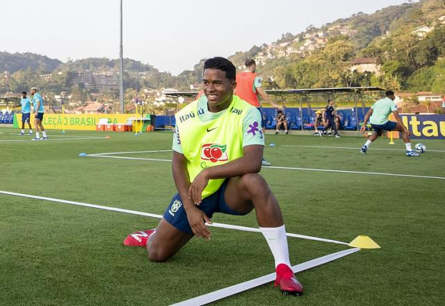 Imagem da noticia Endrick estreia e se torna o 4º jogador mais novo jogar pela Seleção