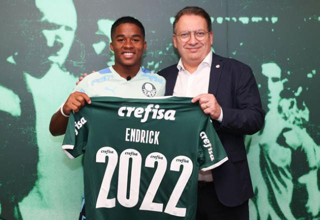 Imagem da noticia Endrick completa 16 anos e assina primeiro contrato com o Palmeiras