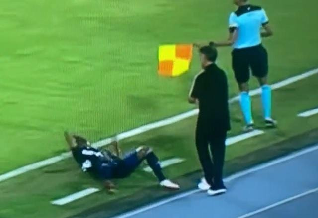 Imagem da noticia Ex-técnico do São Paulo, Osorio agride e xinga jogador em jogo na Colômbia