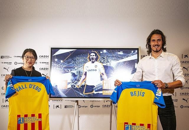 Imagem da noticia Ex-alvo do Corinthians, Cavani é anunciado pelo Valencia