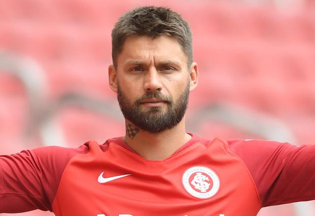 Imagem da noticia Sóbis admite erro proposital para ajudar Inter quando defendia Cruzeiro