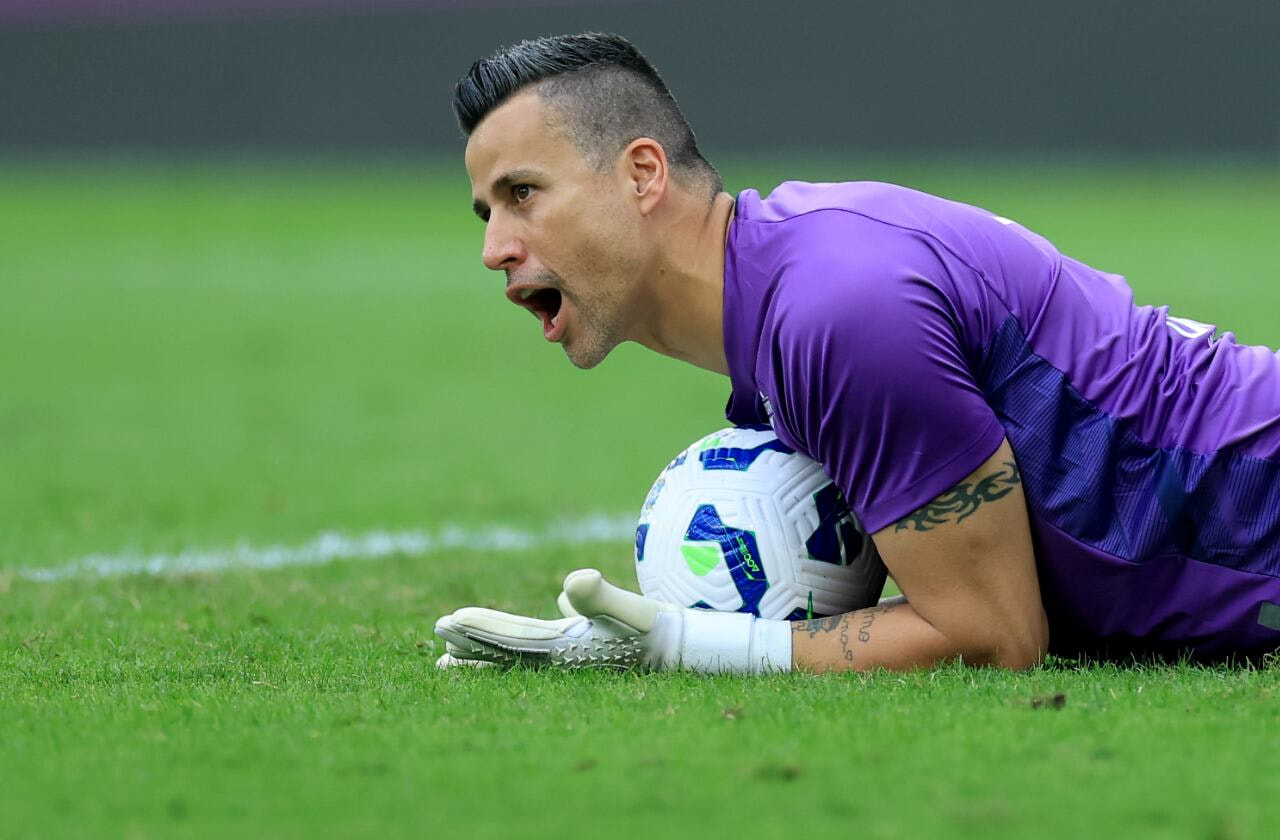 Imagem da noticia Fábio, do Fluminense, se emociona com marca histórica no futebol