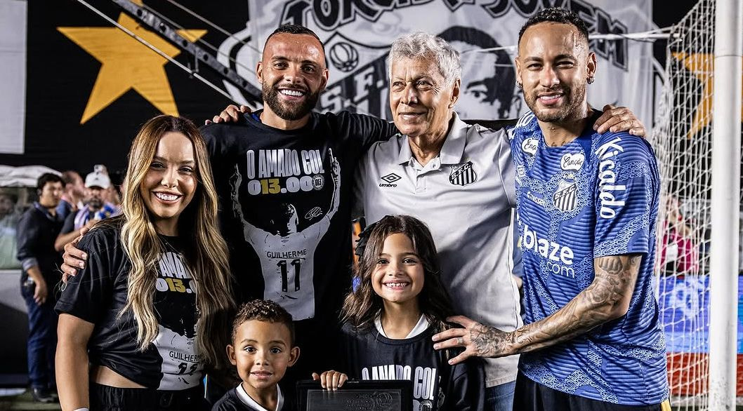 Imagem da noticia Guilherme recebe nova homenagem por gol 13 mil do Santos