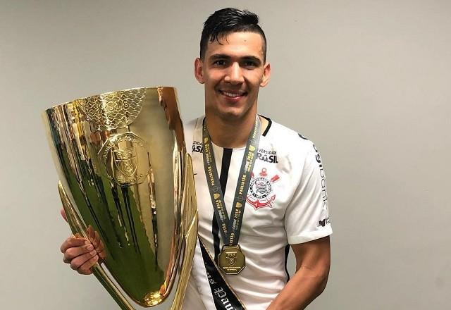 Imagem da noticia Com Balbuena perto de assinar com Corinthians, Benja elogia: "Belo reforço"