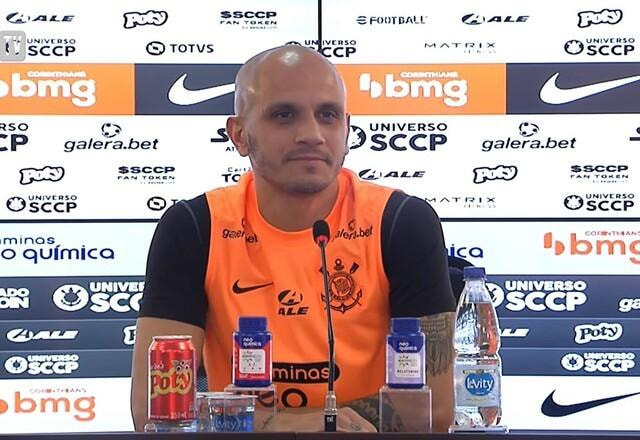 Imagem da noticia Fábio Santos não esconde foco na Libertadores: "Classificar o quanto antes"