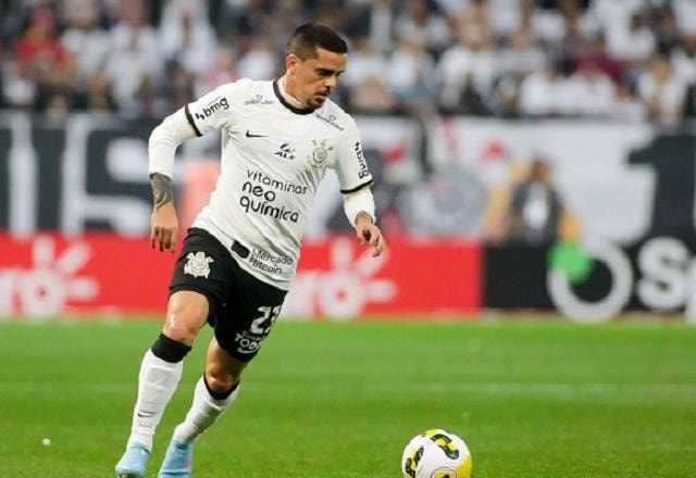 Imagem da noticia Corinthians: Fagner nega atrito com Vítor Pereira e admite dificuldade com lesão