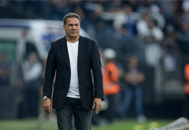 Imagem da noticia Luxemburgo pede para elenco do Corinthians comemorar empate com o São Paulo