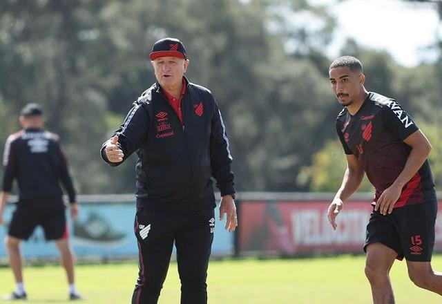 Imagem da noticia Com dupla função no Athletico, Felipão admite que intenção inicial não era ser técnico