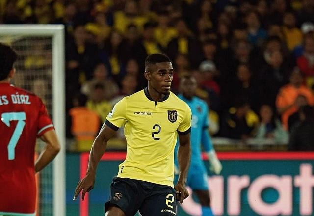 Imagem da noticia Corinthians formaliza proposta a zagueiro titular de Copa do Mundo