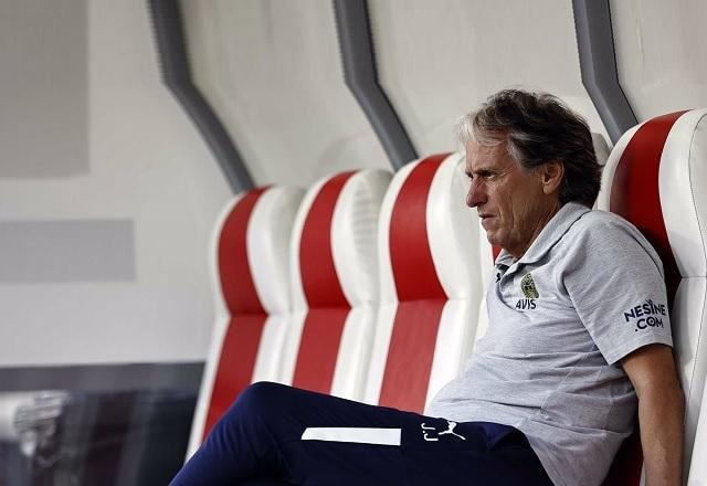 Imagem da noticia Fenerbahçe de Arão e Jorge Jesus perde para o Dínamo de Kiev e cai na Champions