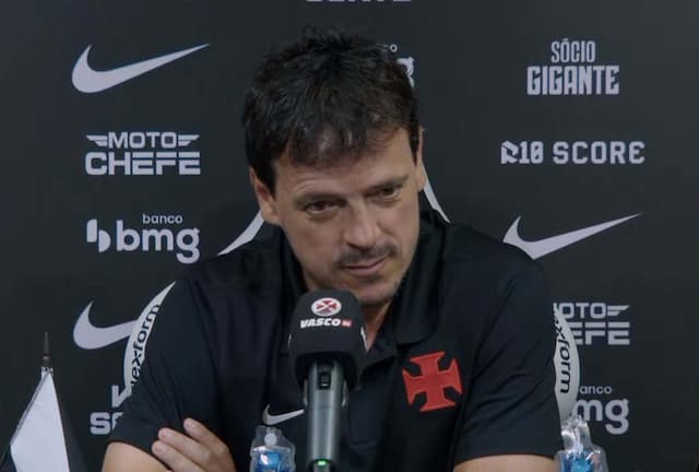 Diniz concorda com vaias da torcida após empate do Vasco: "Merecidamente" Diniz concorda com vaias da torcida após empate do Vasco: "Merecidamente"