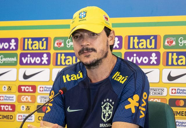Imagem da noticia Sem Neymar, Diniz não aponta protagonista na Seleção: "Muitos podem assumir"