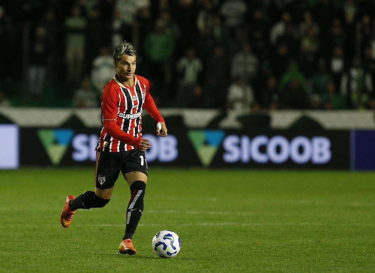 Imagem da noticia Clubes da Turquia fazem sondagem por Ferreira, do São Paulo