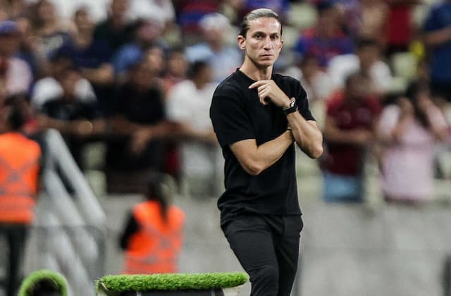 Filipe Luís blinda elenco: "Esquecer rápido e pensar no jogo do ano" Filipe Luís blinda elenco: "Esquecer rápido e pensar no jogo do ano"