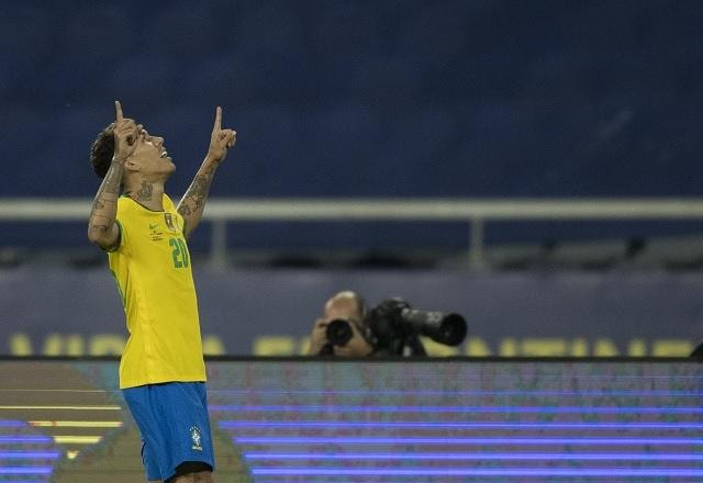 Imagem da noticia Firmino lamenta ausência no Mundial: "Sempre será uma honra defender meu país"