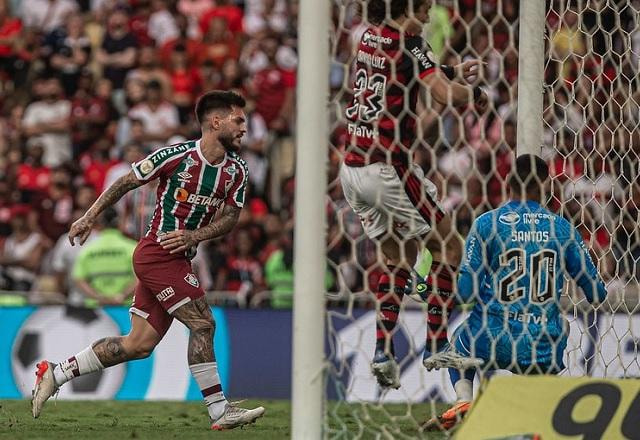 Imagem da noticia Árbitro de Flamengo x Fluminense erra na súmula e dá gol de Nathan para Cano