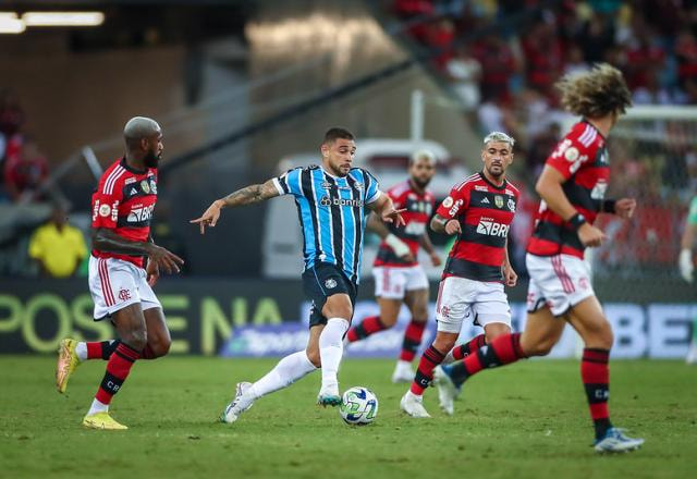 Imagem da noticia Grêmio x Flamengo: onde assistir, escalações e desfalques