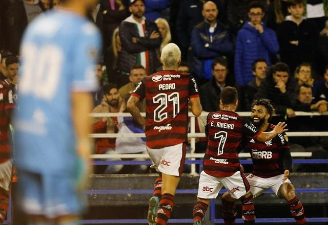Imagem da noticia Flamengo faz 4 a 0 no Vélez e fica muito perto da final da Libertadores