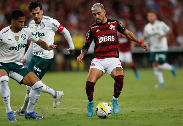 Imagem da noticia Flamengo e Palmeiras empatam em jogo elétrico, mas sem gols